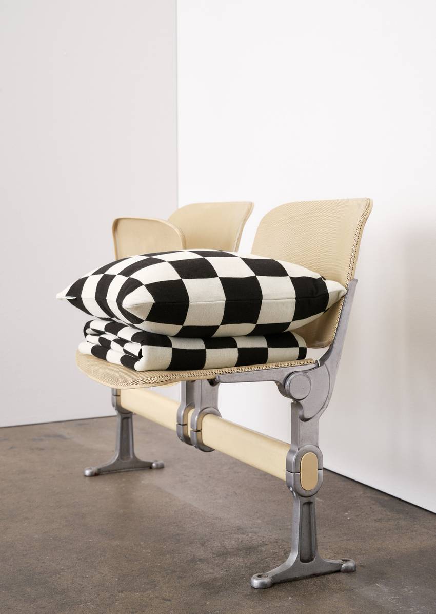 Plaid model Rykki made from organic cotton