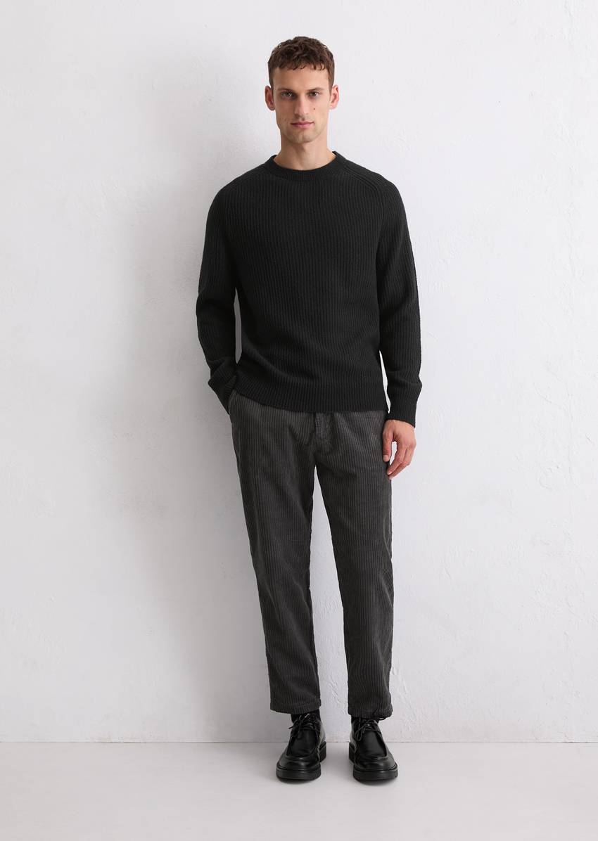 Sweater regular made from a soft virgin wool blend