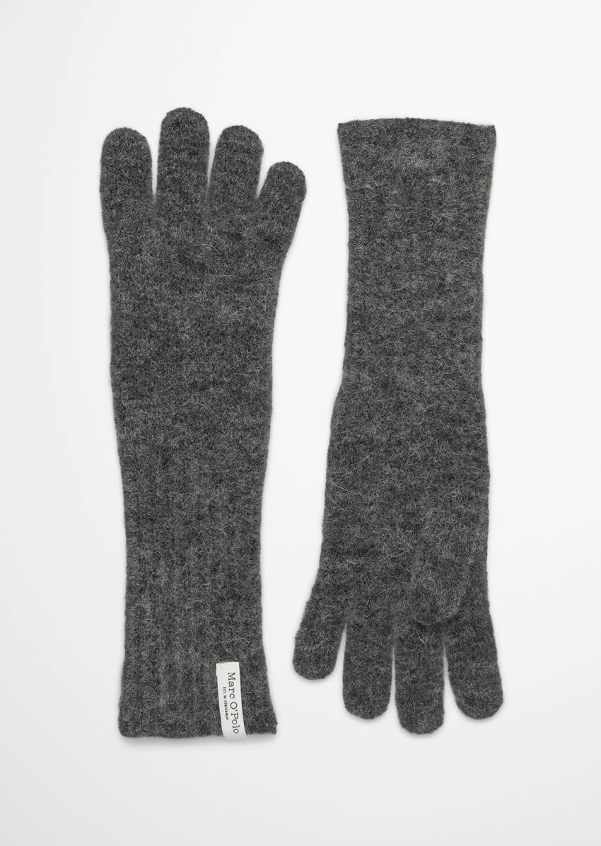 Gloves made from a wool/alpaca wool mix