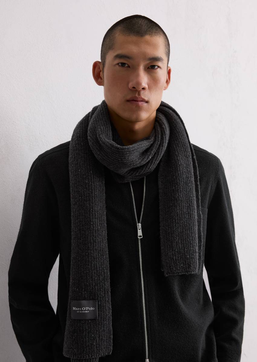 Knitted scarf made from a recycled sheep's wool mix