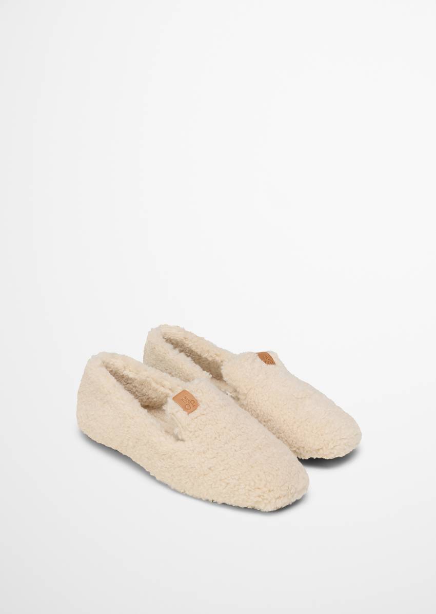 Slippers made from cotton teddy fur