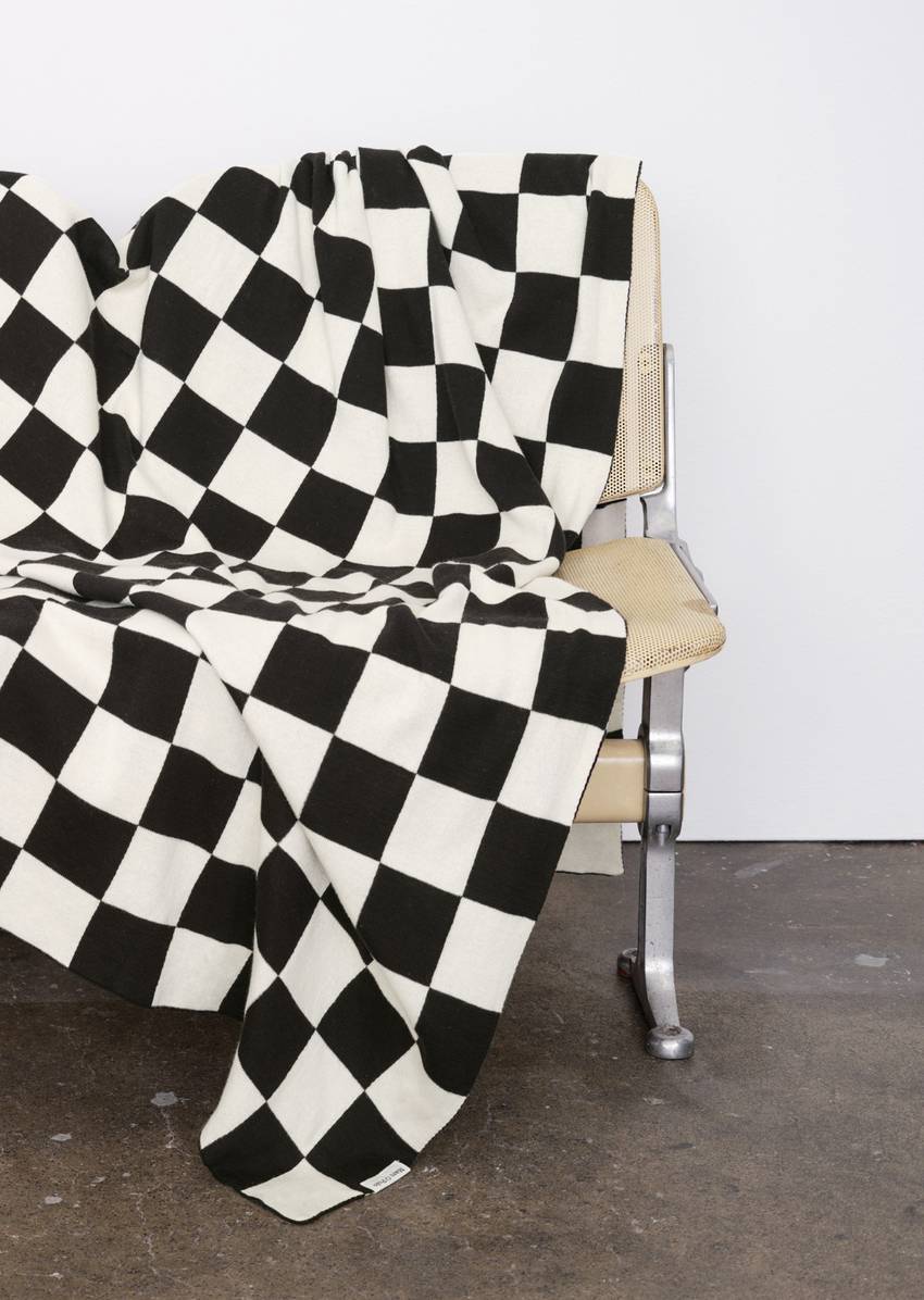 Plaid model Rykki made from organic cotton