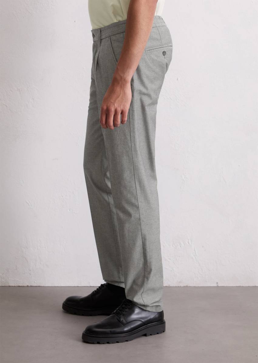 Chino Model Stig Jogger pleats shaped made from an organic cotton blend