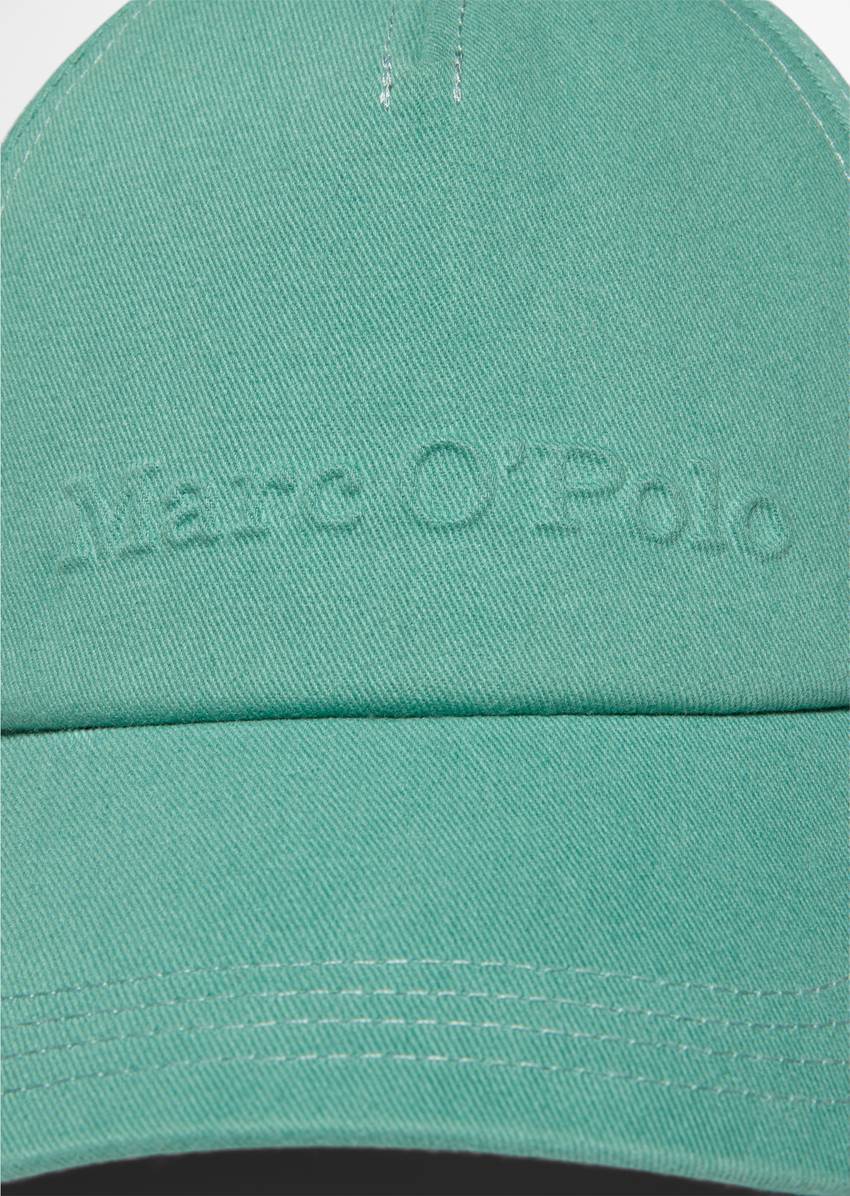 Cap made from high-quality organic twill