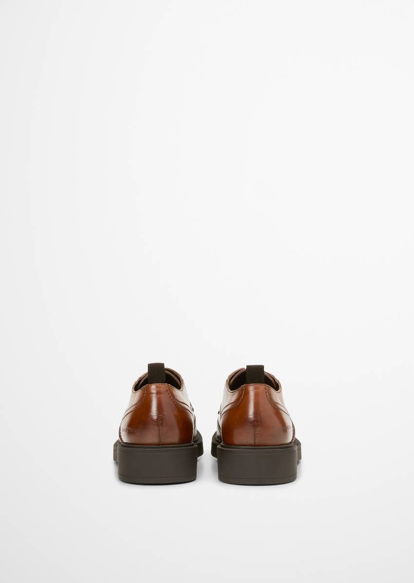 Derby lace-up made from fine cowhide