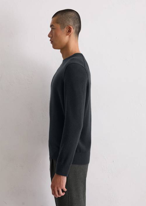 Sweater regular made from the finest cashmere