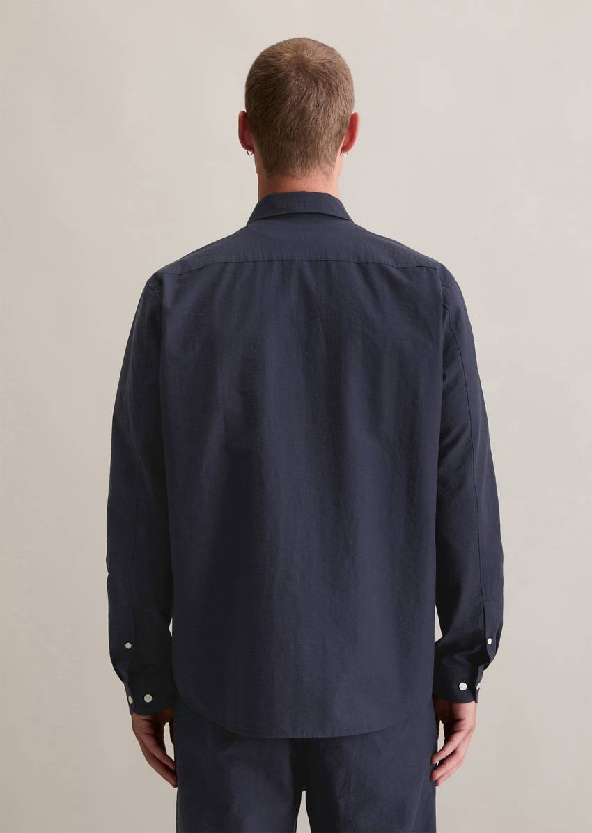 Regular shirt with a fine crinkle texture