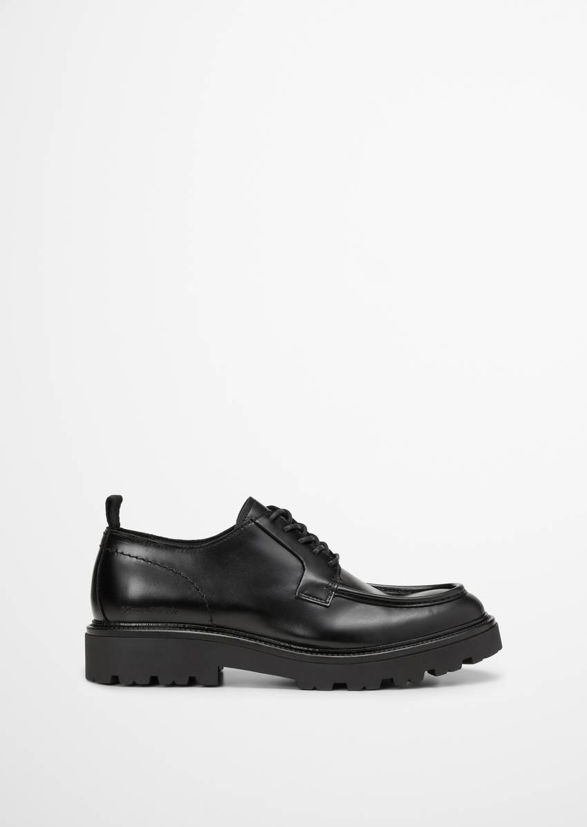 Lace-up model Phil made from fine calfskin