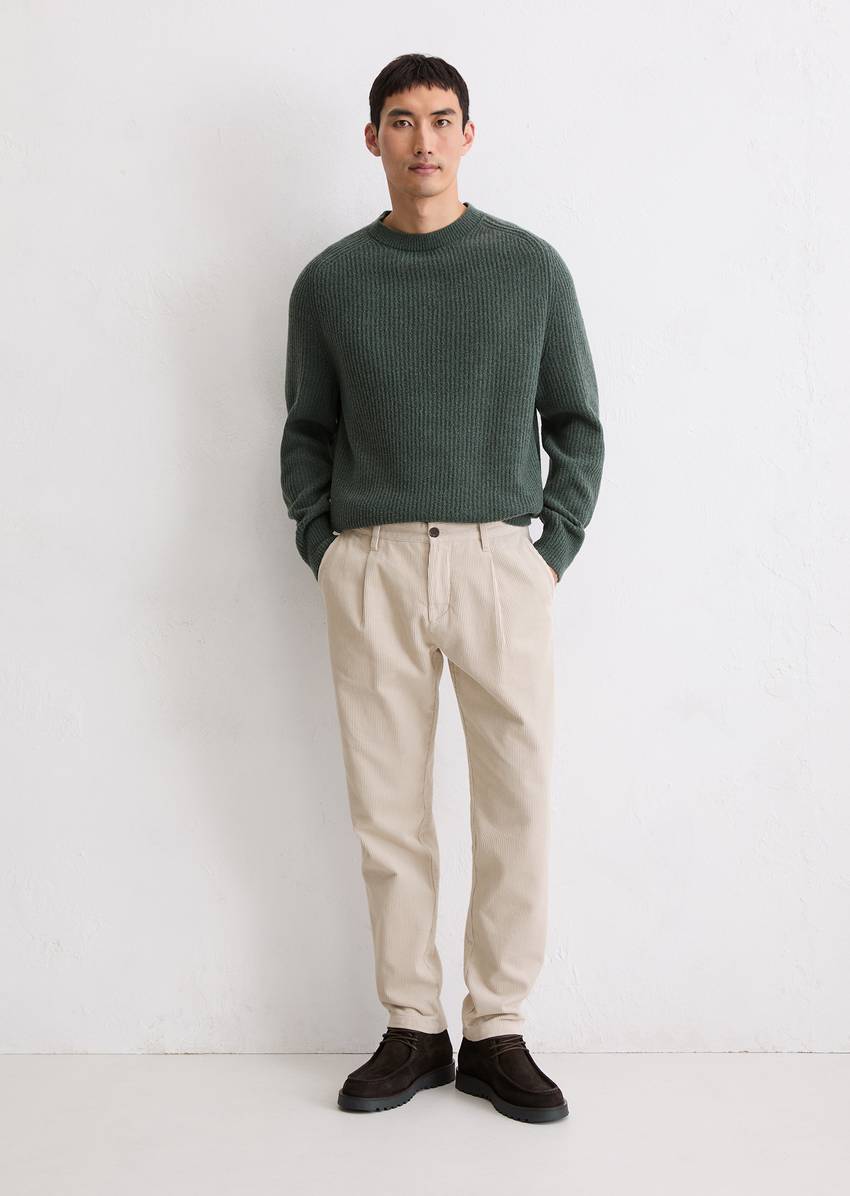 Sweater regular made from a soft virgin wool blend