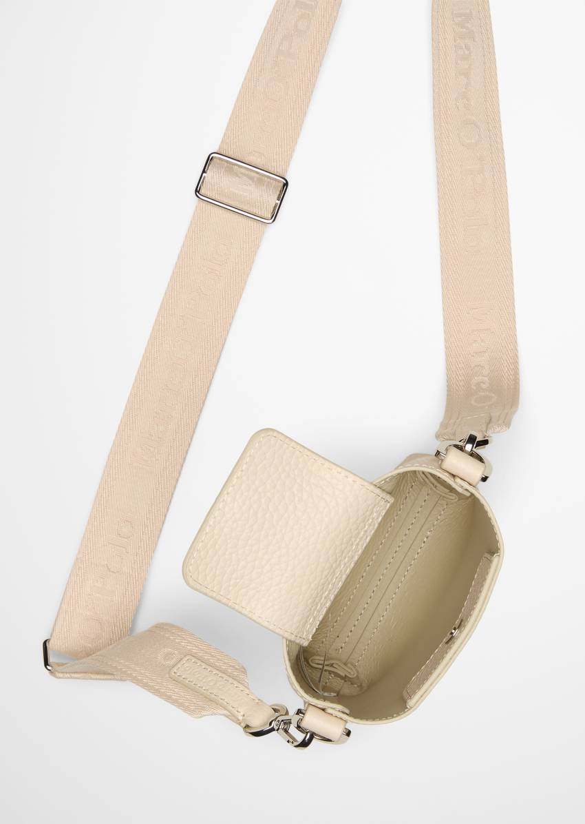 Smartphone case made from grained cowhide