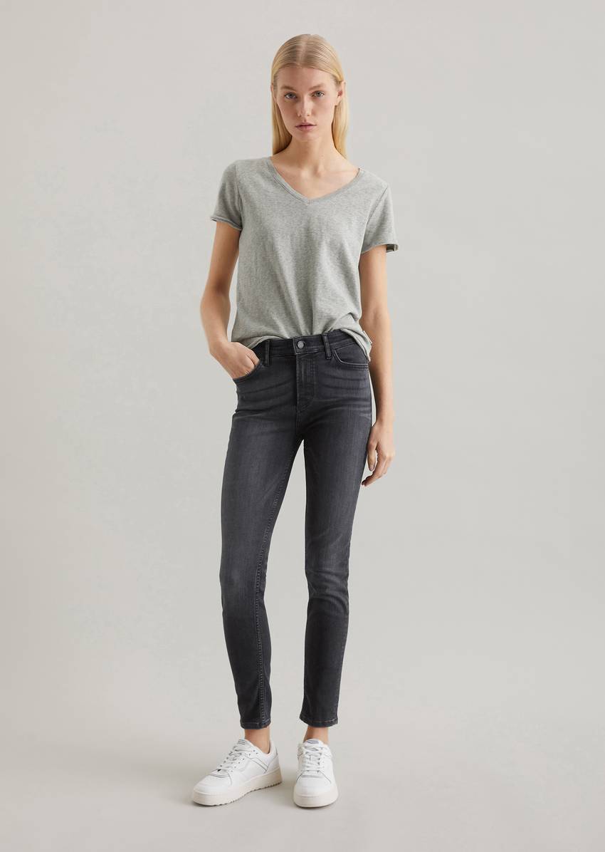 V-neck T-shirt, regular fit made from organic cotton slub jersey