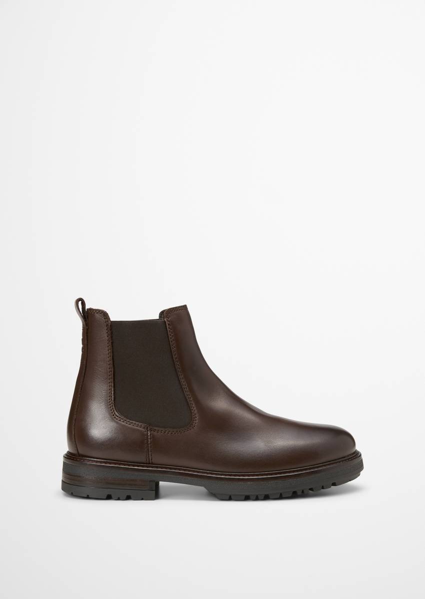 Chelsea boot made from fine cowhide