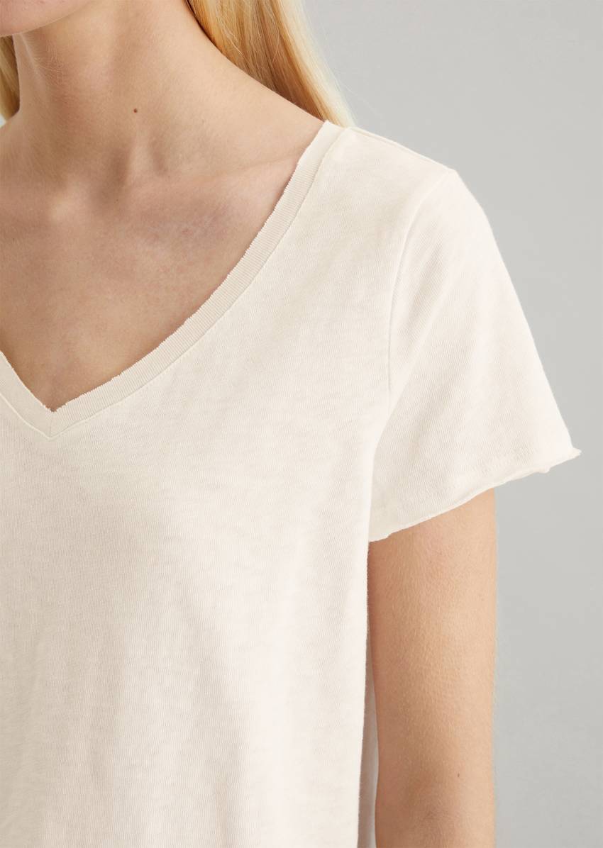 V-neck T-shirt, regular fit made from organic cotton slub jersey
