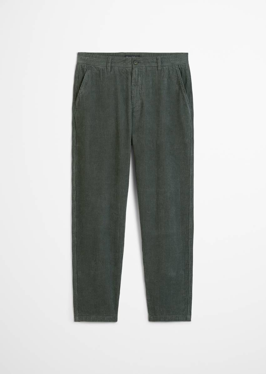 Relaxed corduroy trousers with wide ribbed structure
