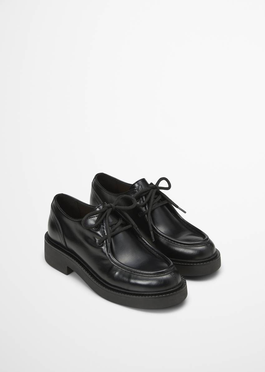 Derby lace-up made from fine calfskin