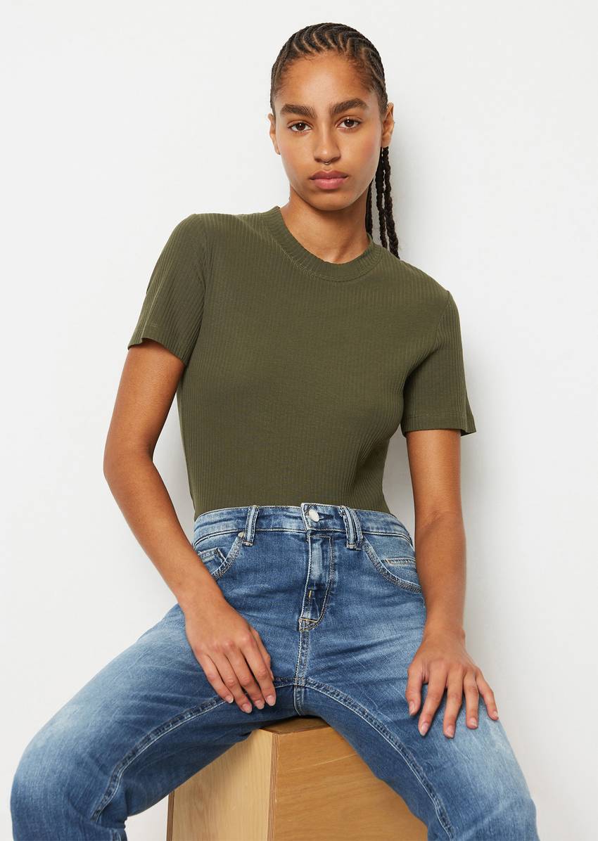 Ribbed jersey T-shirt slim Made from a stretchy organic cotton blend