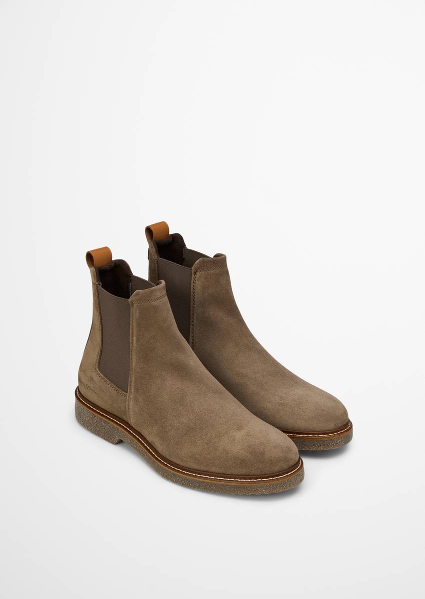 Chelsea boot model Linus made from soft suede cowhide