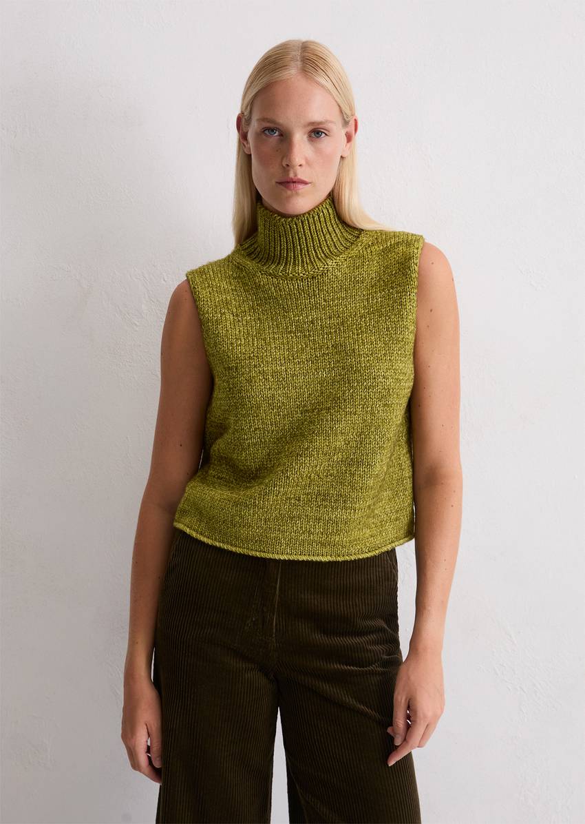 Sleeveless sweater loose made from pure merino wool
