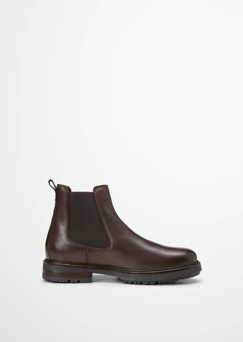 Chelsea boot made from fine cowhide