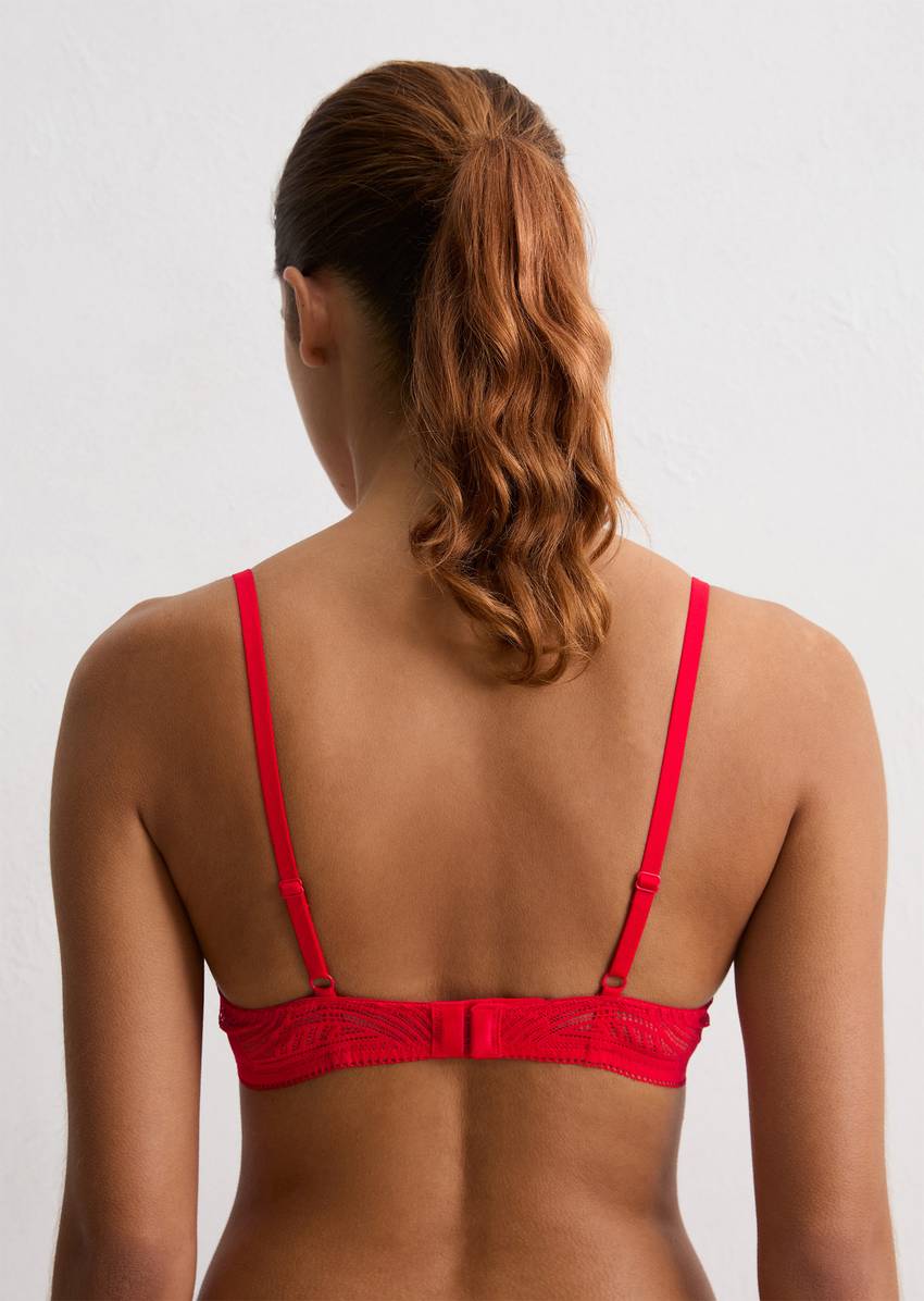 T-shirt bra with underwire and lace