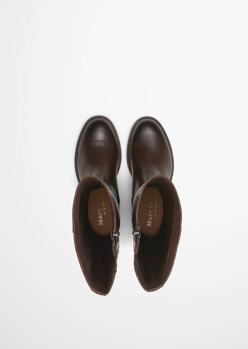 Long-shaft boots made from fine sheepskin