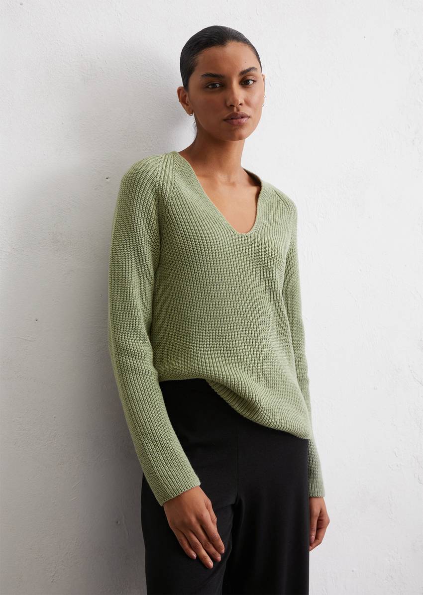 V-neck knitted sweater slim made from soft cotton yarn