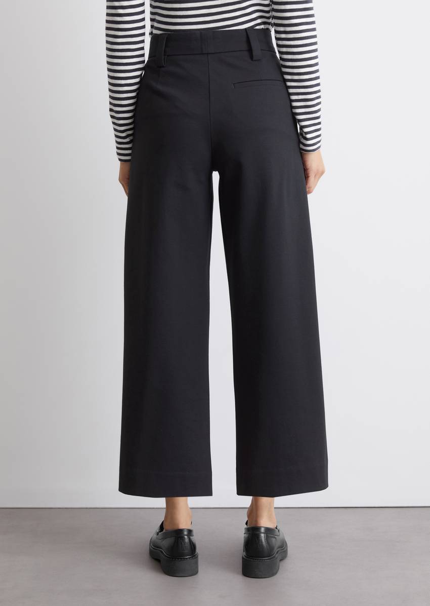 Wide trousers in interlock jersey in a stretchy organic cotton blend