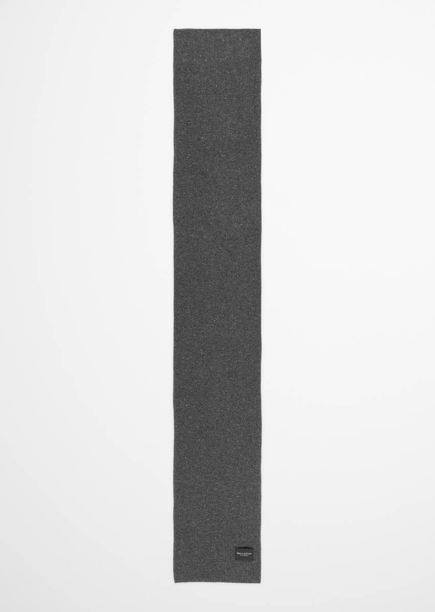 Knitted scarf made from a recycled sheep's wool mix