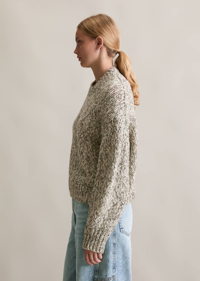 Relaxed chunky knit sweater made from a virgin wool/alpaca wool mix