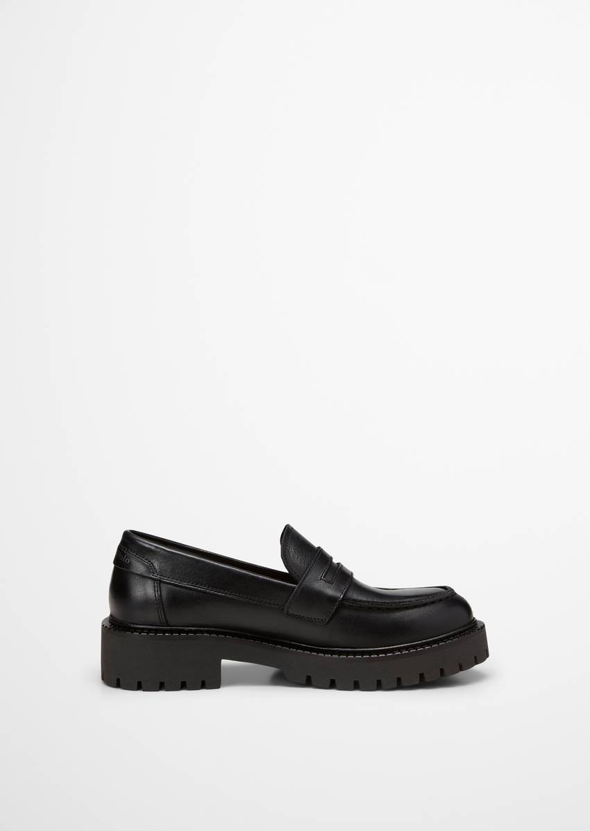 Loafer with robust tread outsole