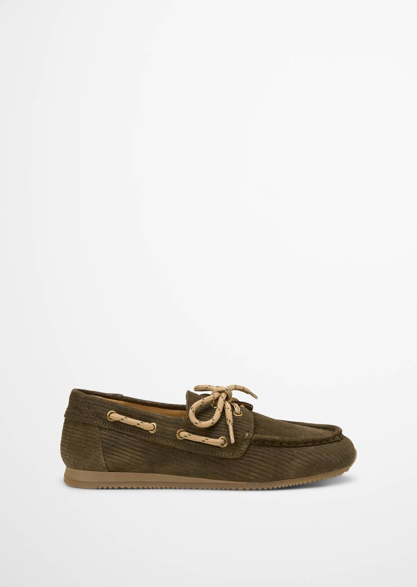 Boat shoe made from suede in a cord look
