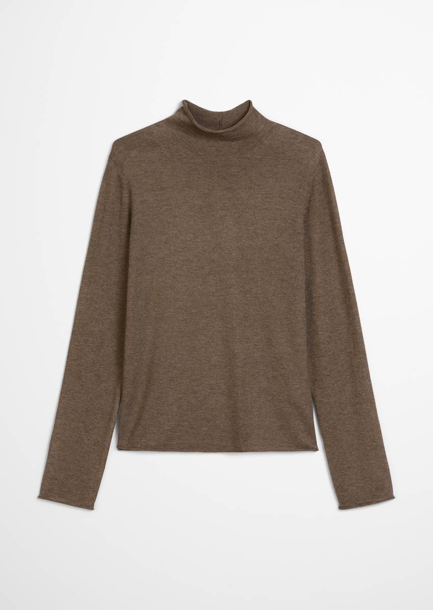Turtleneck sweater slim made from a fine virgin wool/viscose blend