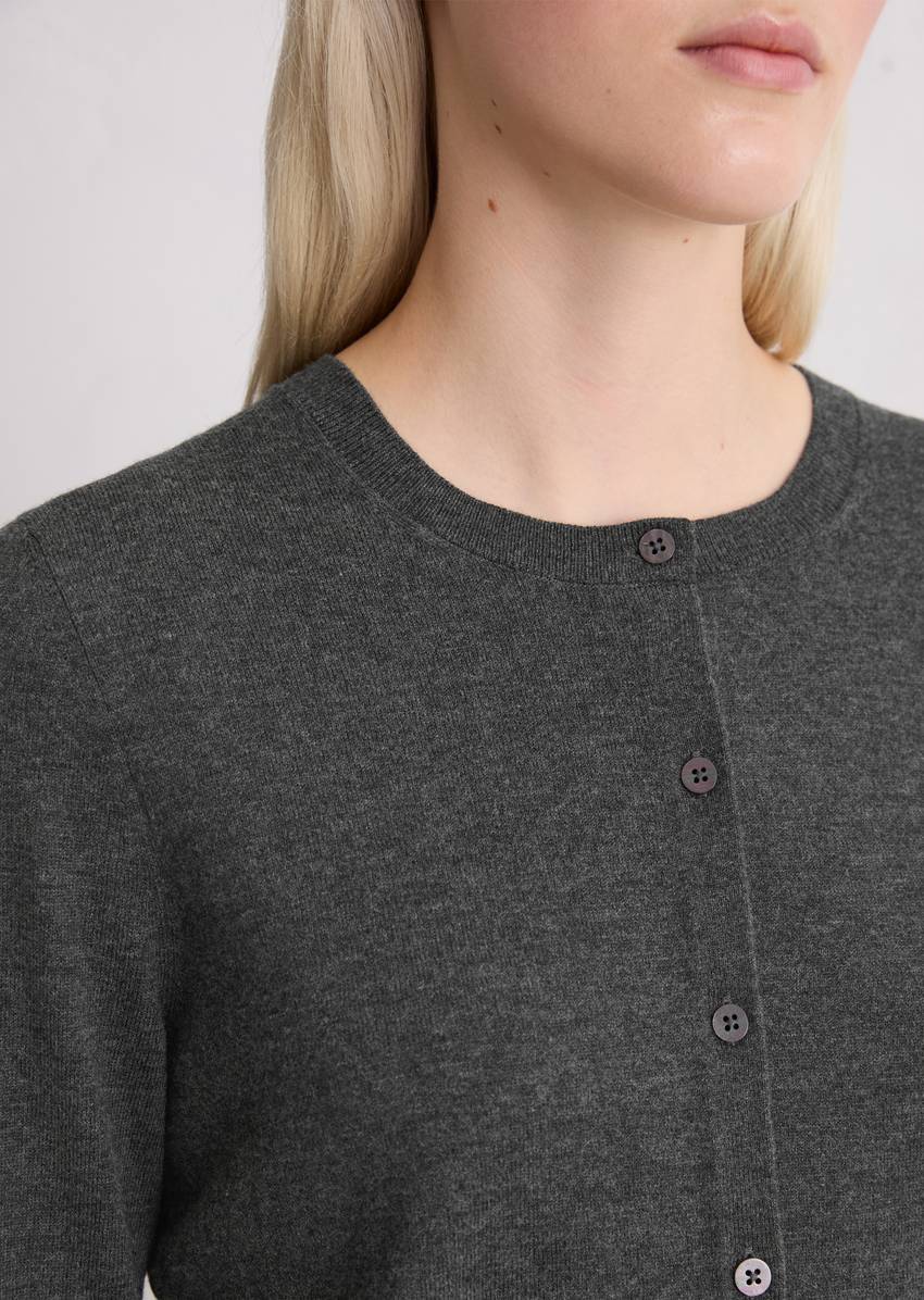 Cardigan slim made from a virgin wool/viscose mix