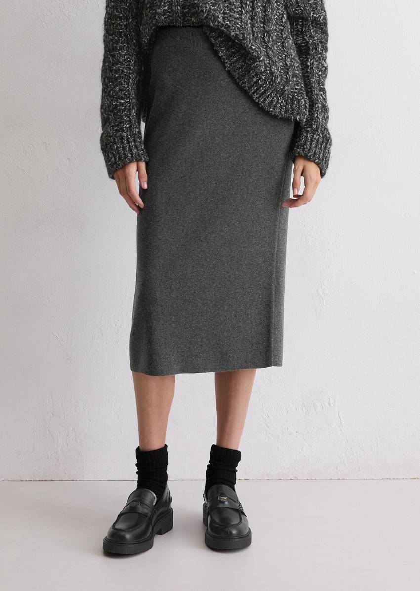 Rib knit skirt shaped made from a soft virgin wool blend