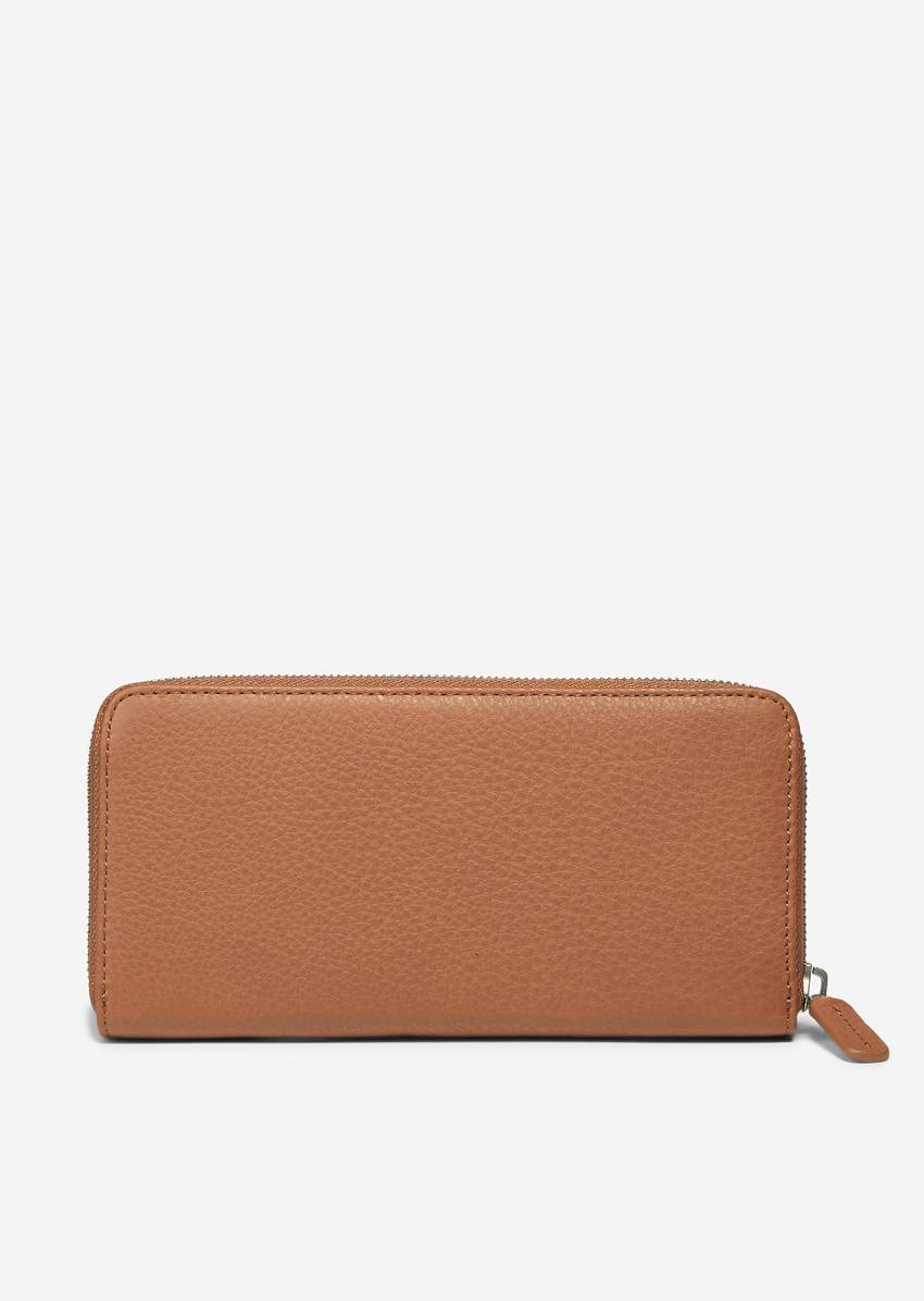 Zip purse Made of high-quality leather material