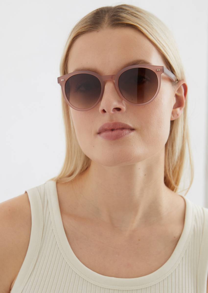 Unisex sunglasses in panto style