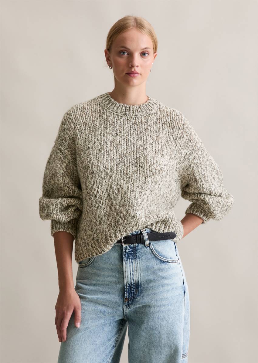 Relaxed chunky knit sweater made from a virgin wool/alpaca wool mix