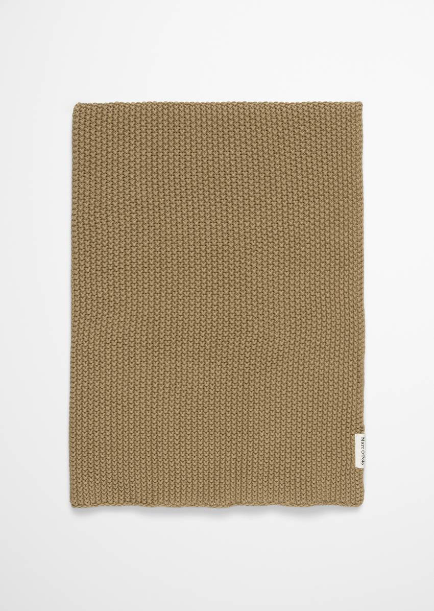 Plaid Model Nordic Knit made from soft organic cotton