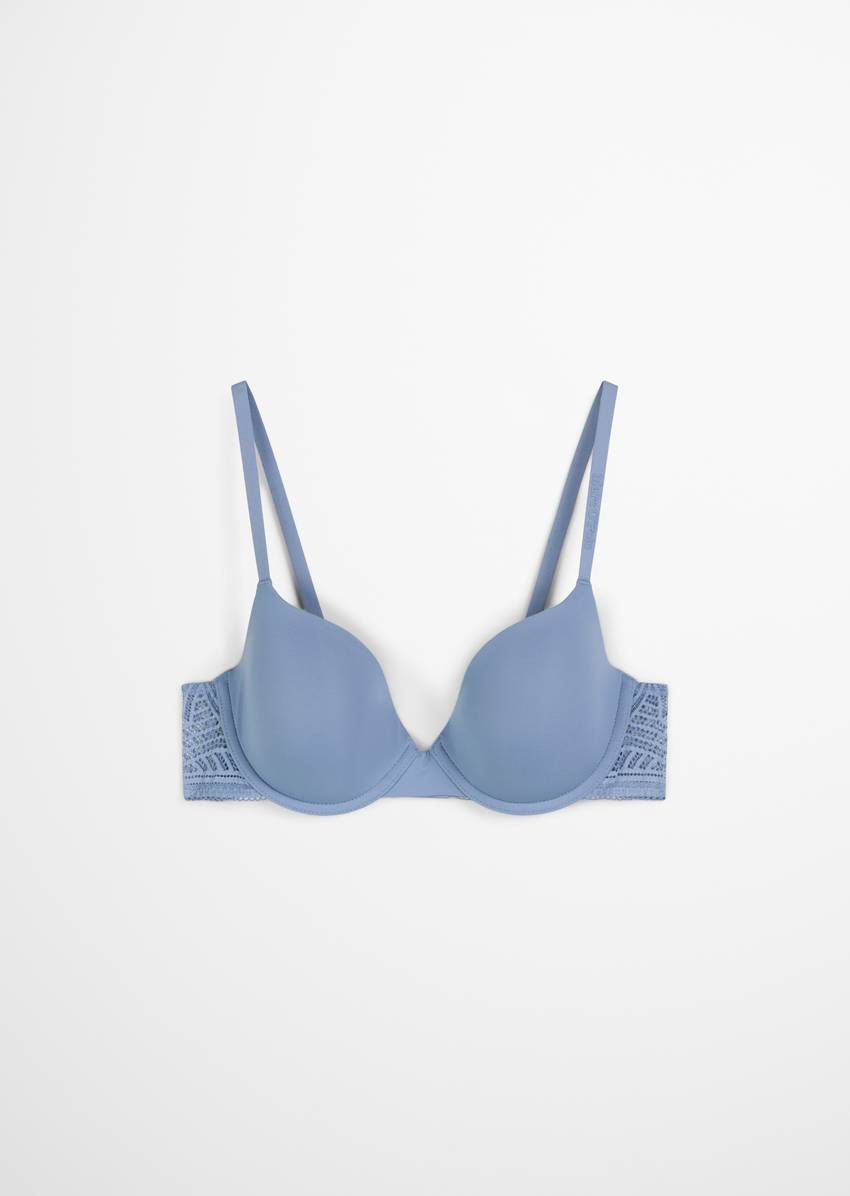 T-shirt bra with underwire and lace