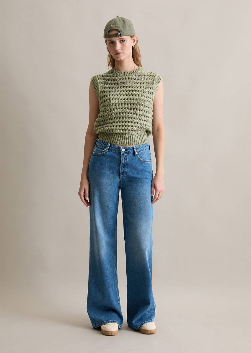 Sweater regular made from a soft virgin wool blend