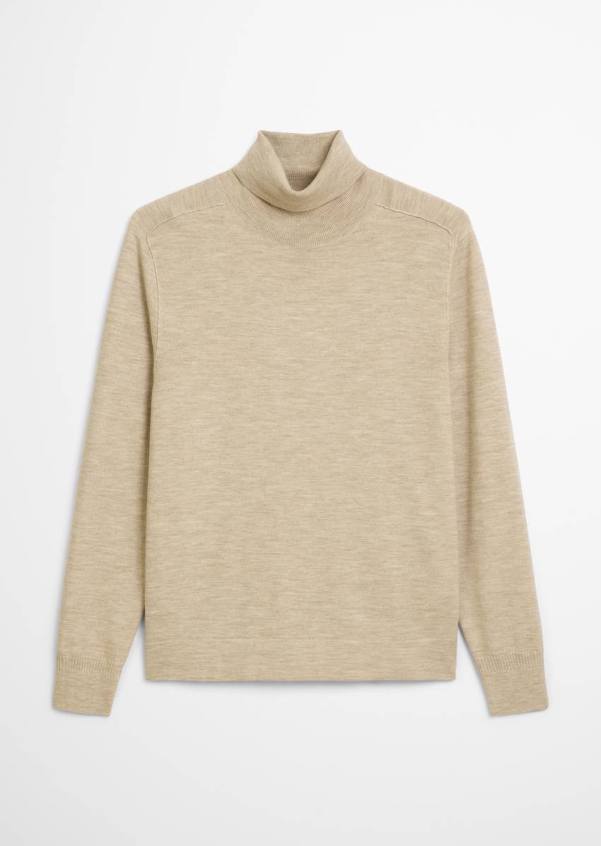 Regular turtleneck sweater made from soft merino wool