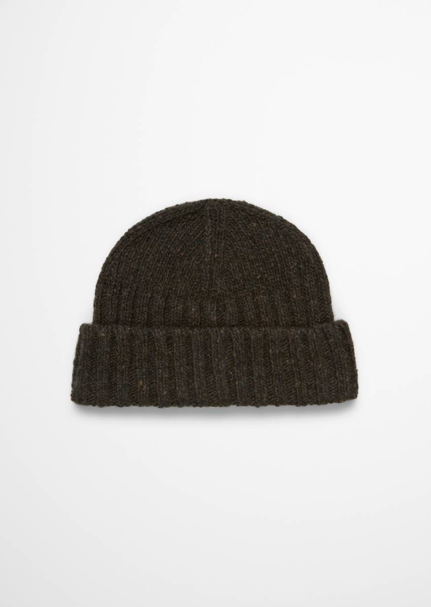 Knitted cap made from a soft sheep's wool mix