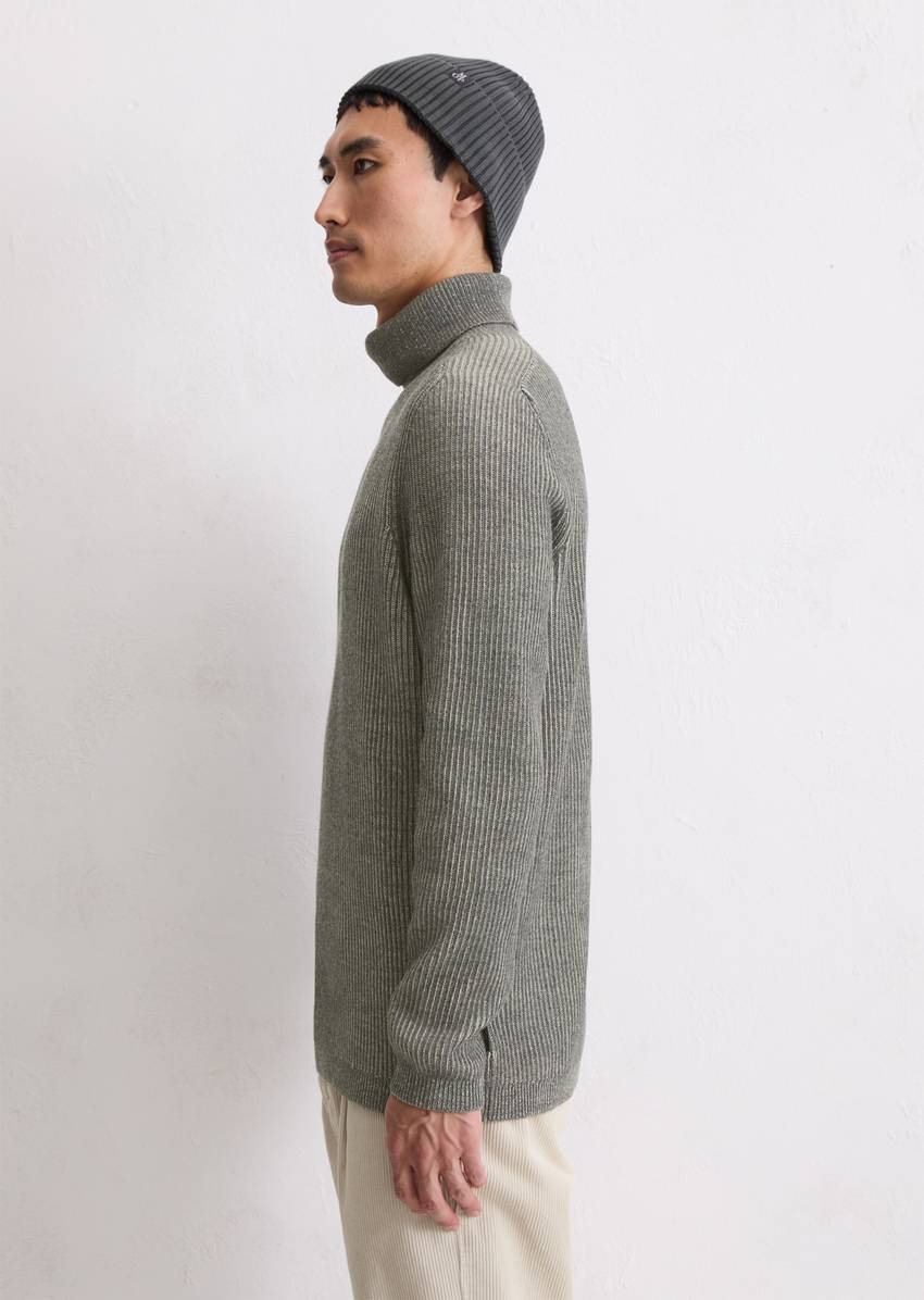 Regular turtleneck sweater made from a cotton/virgin wool blend