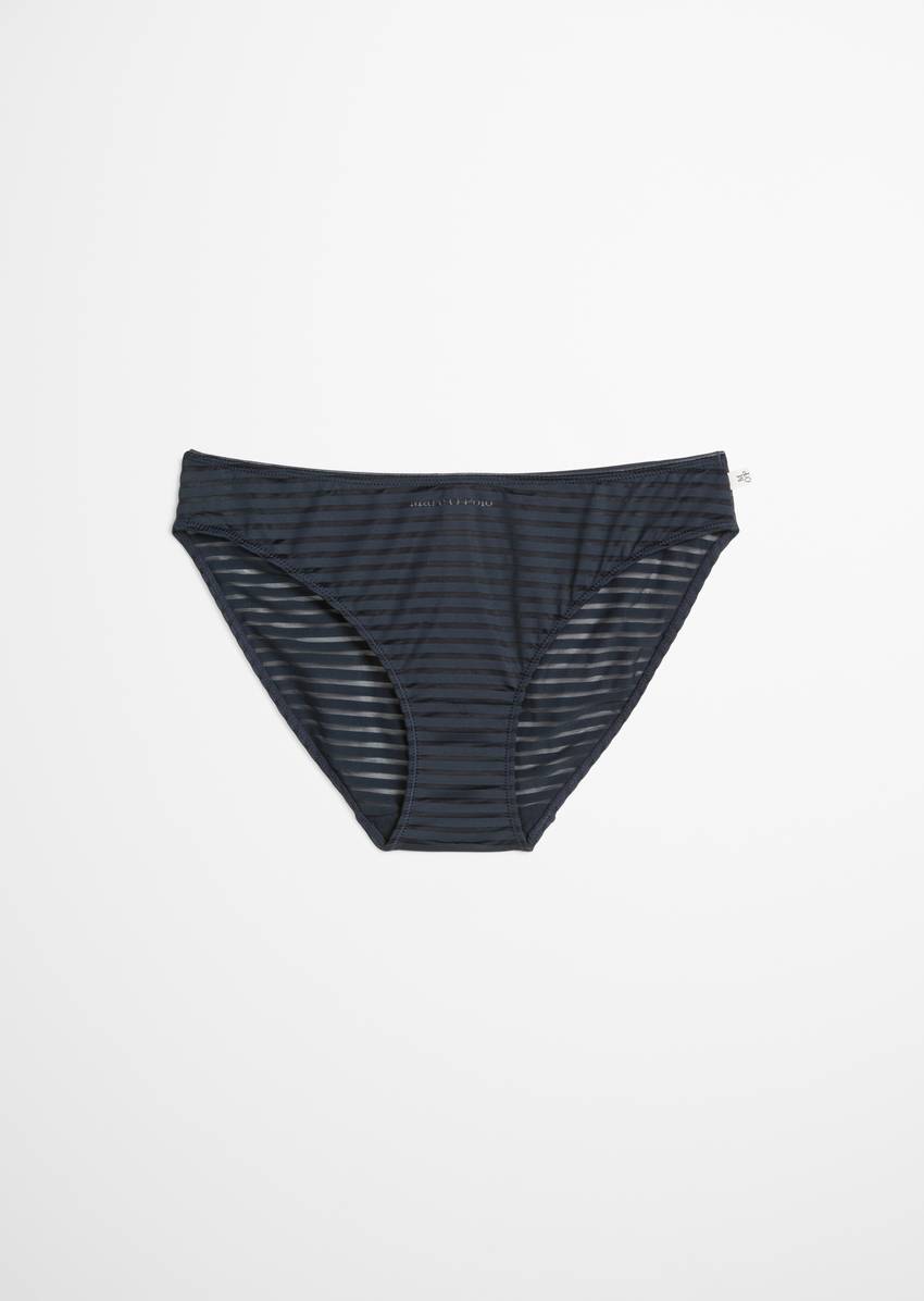 Slip with stripe structure