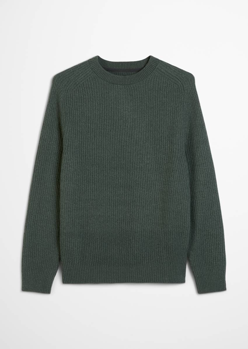 Sweater regular made from a soft virgin wool blend