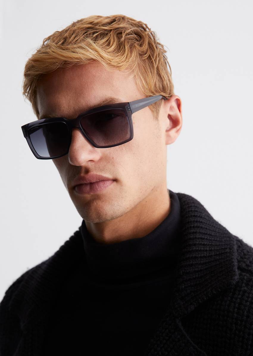 Men's sunglasses in a modern rectangular shape