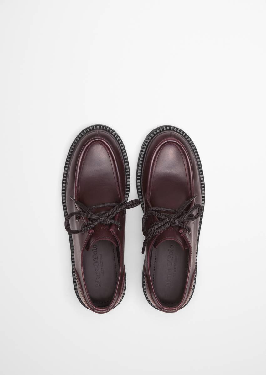 Derby lace-up made from fine calfskin