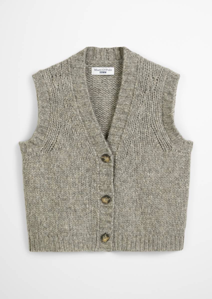 Sleeveless cropped cardigan made from a cozy virgin wool/alpaca blend