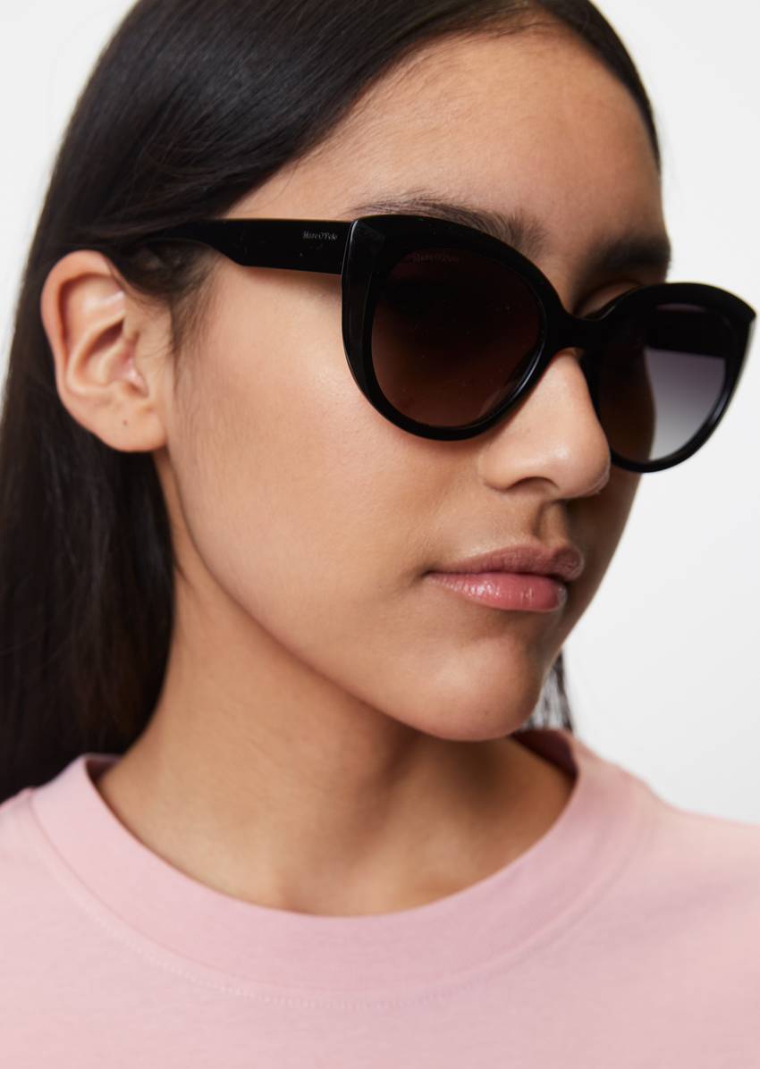 Women’s butterfly sunglasses with wide bio-acetate frames