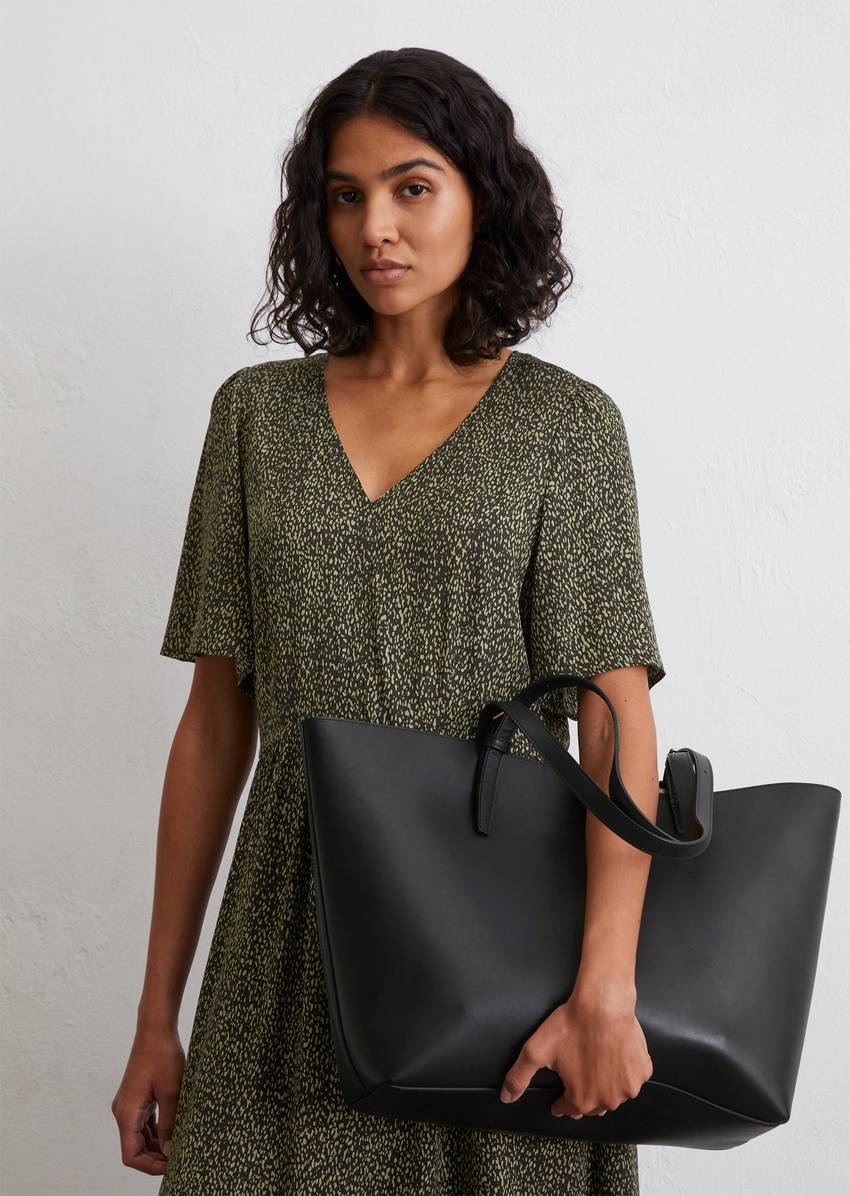 Shopper large with removable inner pouch